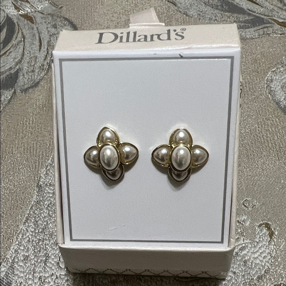 Elegant Pearl and Gold Stud Earrings
